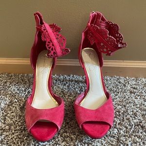 Jessica Simpson red heels!